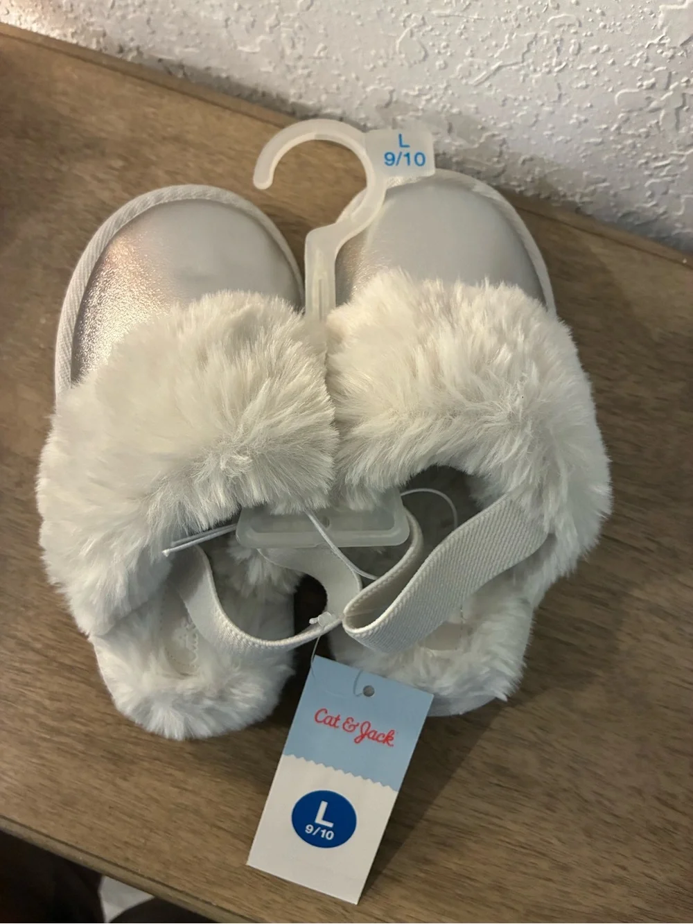 Cat & Jack Girls Faux Fur Slippers Size 9/10 White Silver Slingback NWT